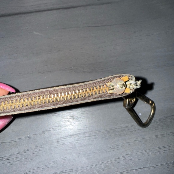 Louis Vuitton Brown Monogram Key Cles - Picture 6 of 8